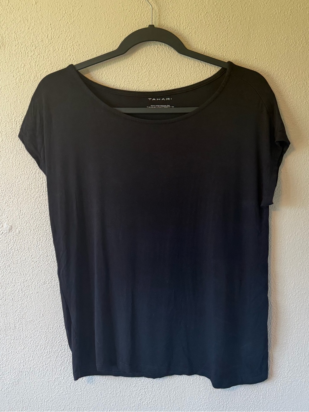 Tahari Black Short Sleeve Top Size Medium Basic Casual Tee